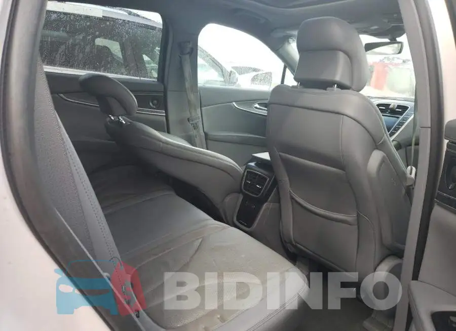 2LMPJ6LP4KBL56217 Photo# 6