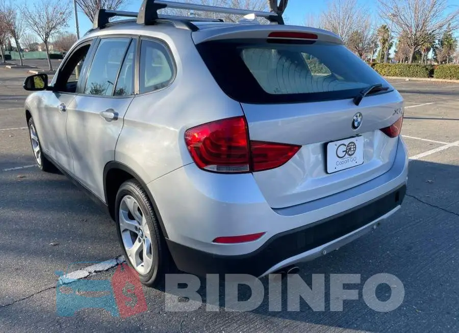 WBAVM1C53FV316945 Photo# 3