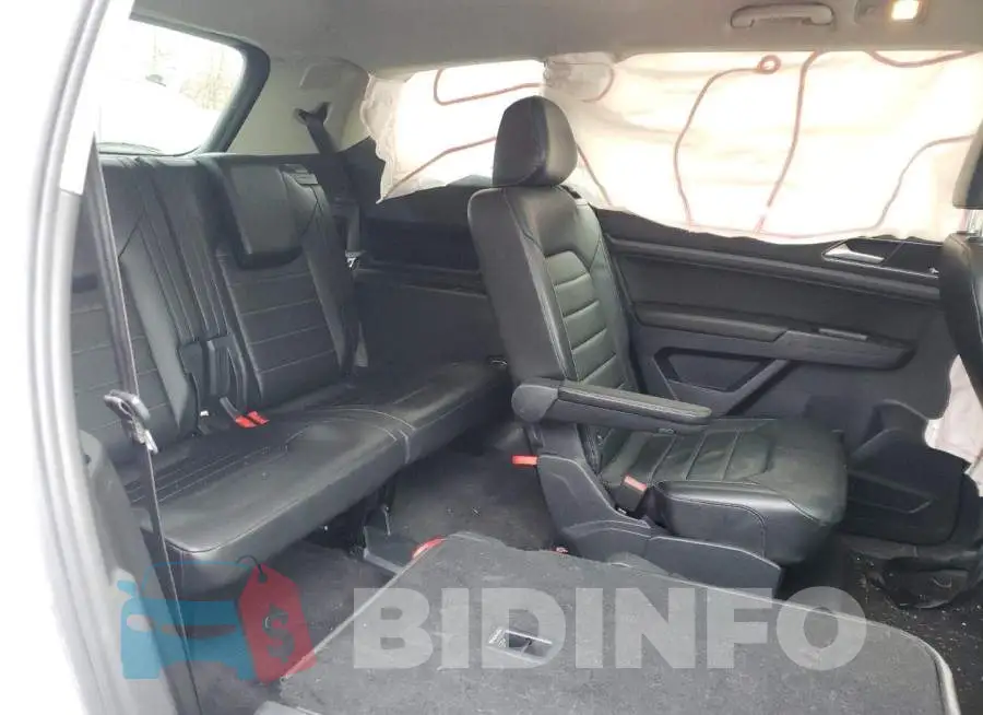 1V2NR2CA7JC507505 Photo# 11