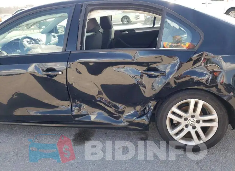 3VW2B7AJ7JM209279 Photo# 9