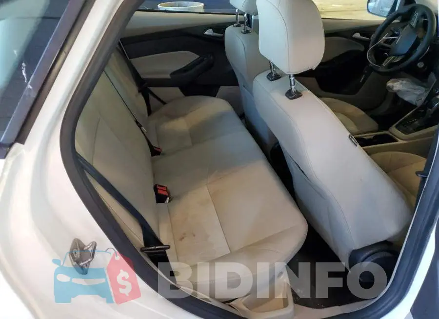 1FADP3F24GL386072 Photo# 6