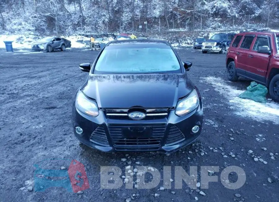 1FADP3F2XEL274258 Photo# 5