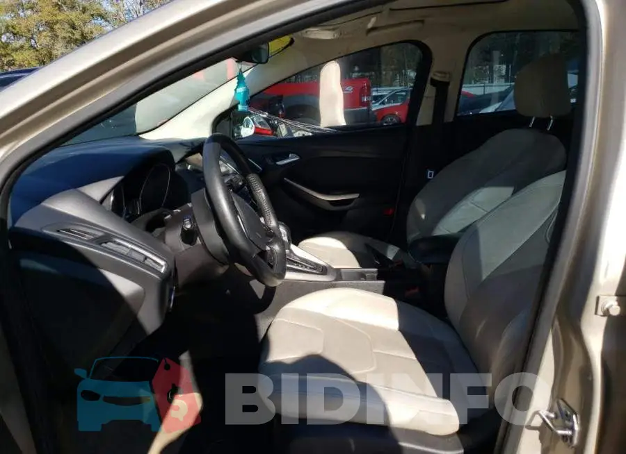 1FADP3J28HL241545 Photo# 7