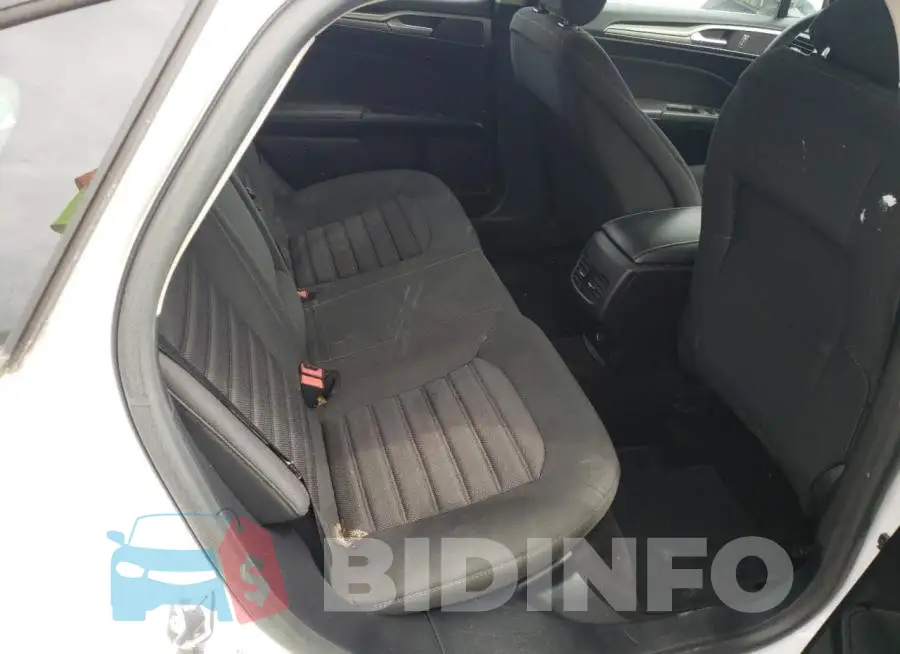 3FA6P0LU5JR172827 Photo# 6