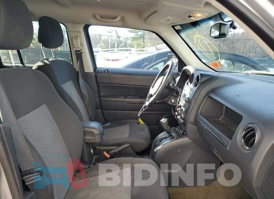 1C4NJRFB4GD776182 Photo# 5