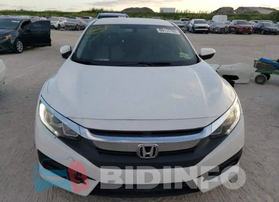 19XFC2F58HE027742 Photo# 5