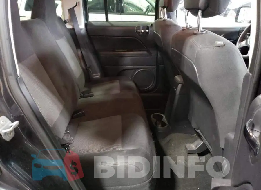 1C4NJPBB7FD306253 Photo# 6