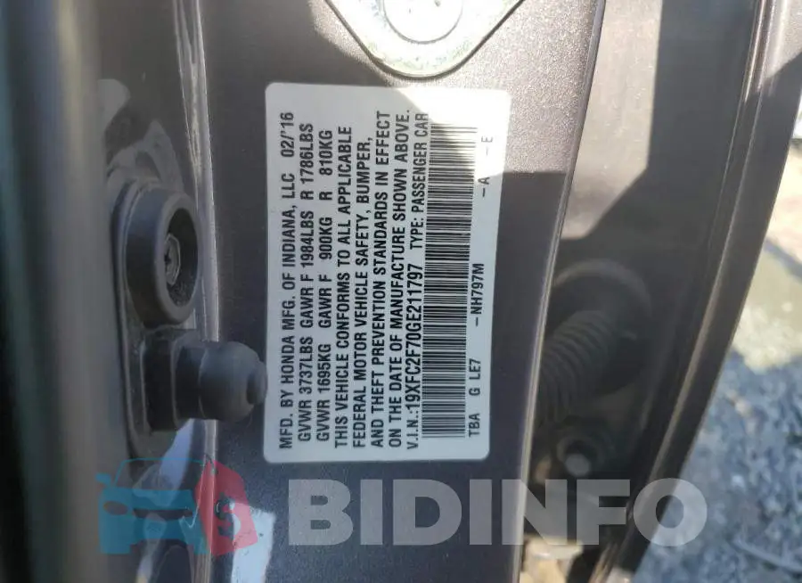19XFC2F70GE211797 Photo# 12