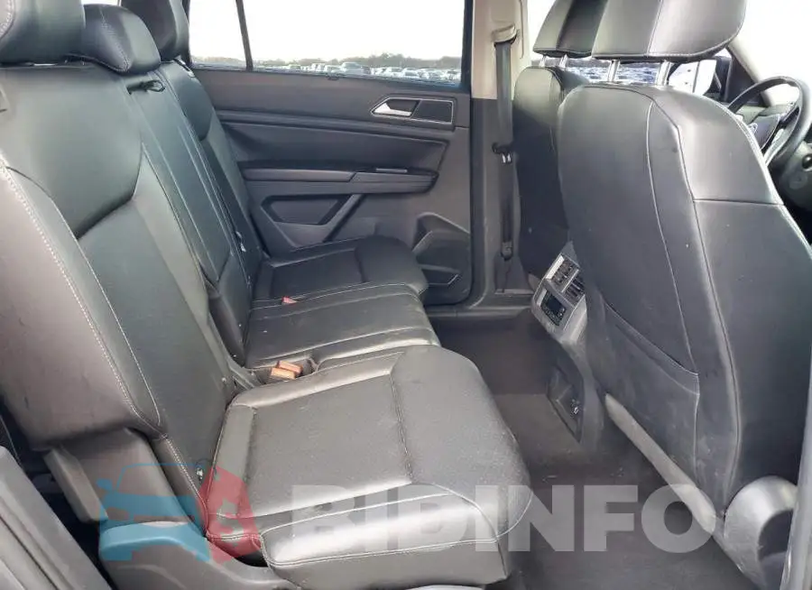 1V2CR2CAXJC569746 Photo# 6