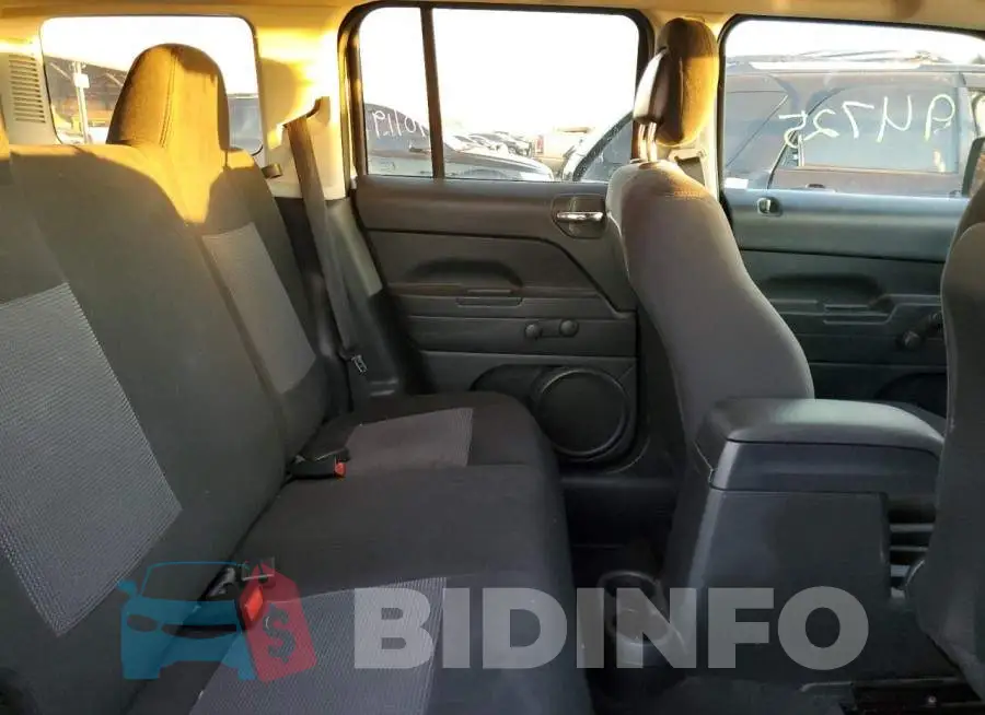 1C4NJPBB8FD171753 Photo# 6