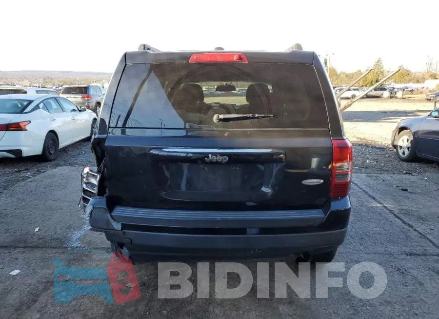 1C4NJPFB3GD528333 Photo# 6