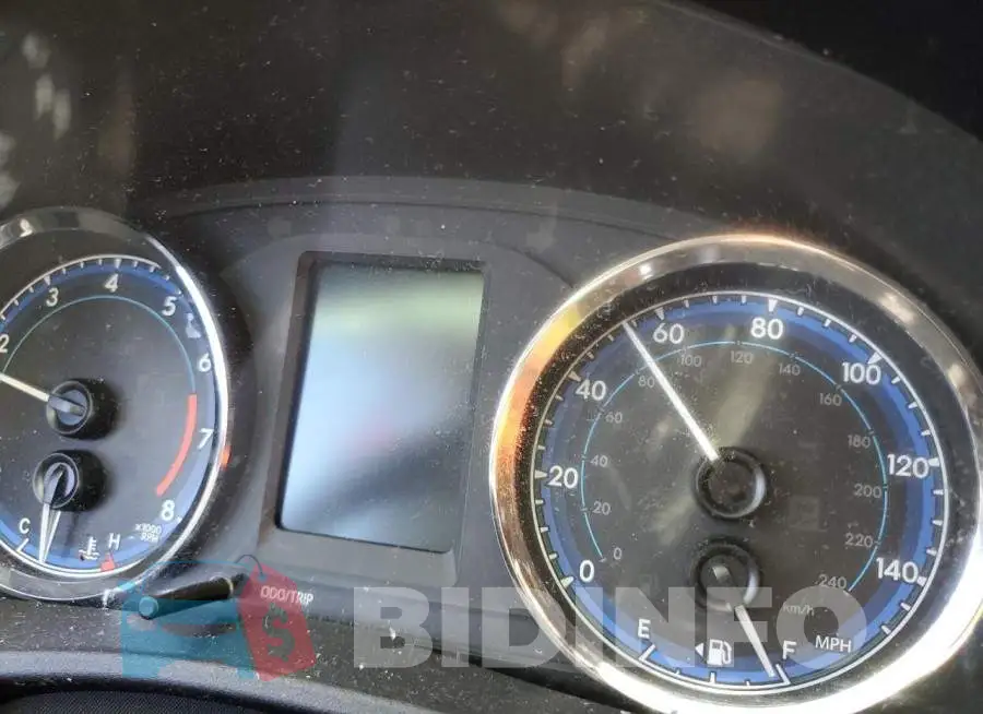 2T1BURHE8JC083833 Photo# 8