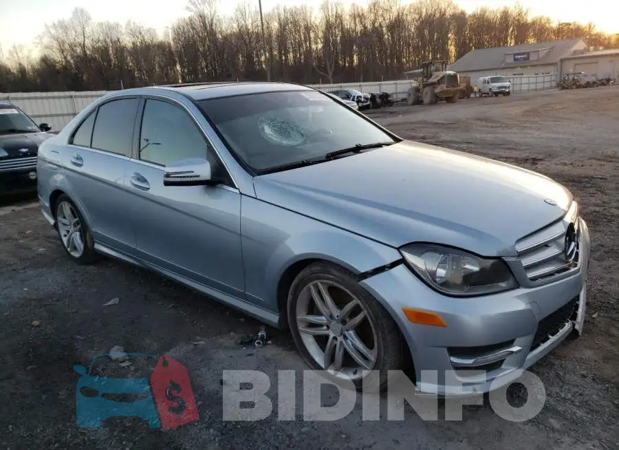 WDDGF8AB8DR272864 Photo# 4