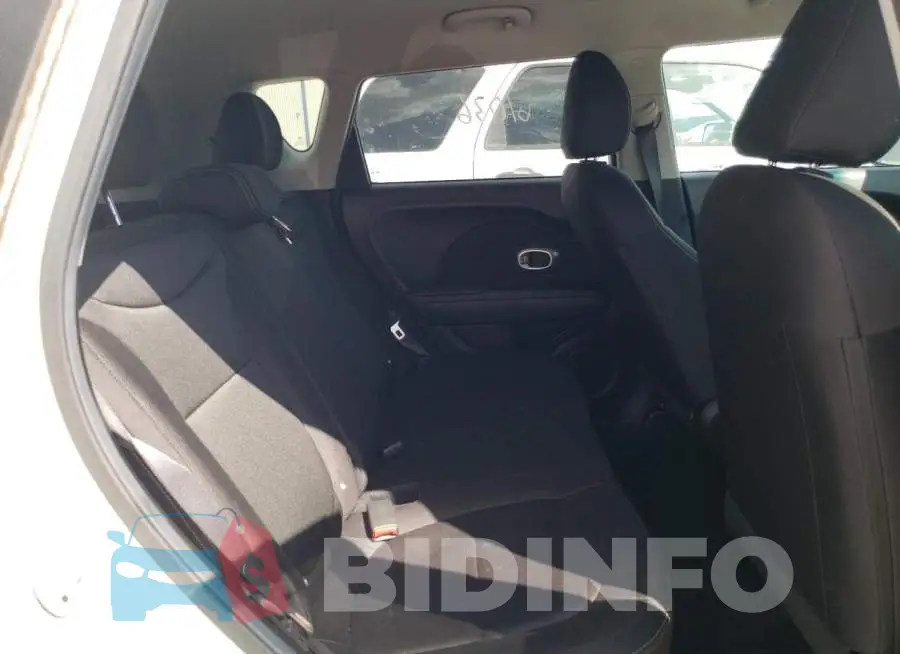 KNDJN2A27G7379758 Photo# 6