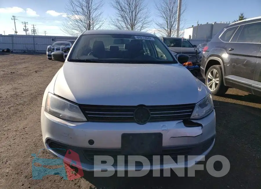 3VW1K7AJ7DM260586 Photo# 5