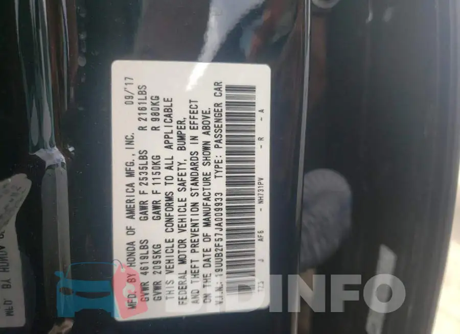 19UUB2F57JA009933 Photo# 10