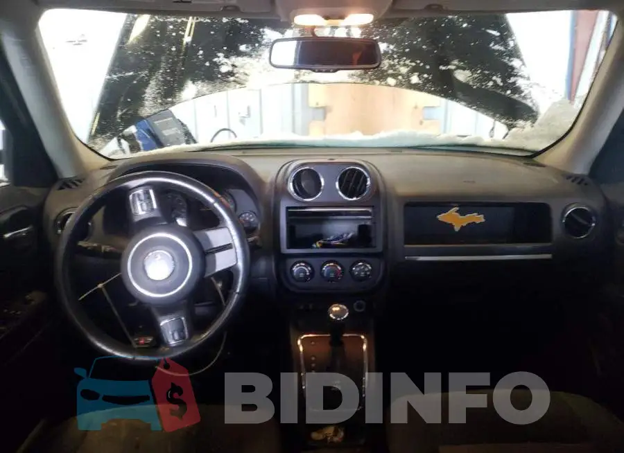 1C4NJRFB8ED822559 Photo# 8