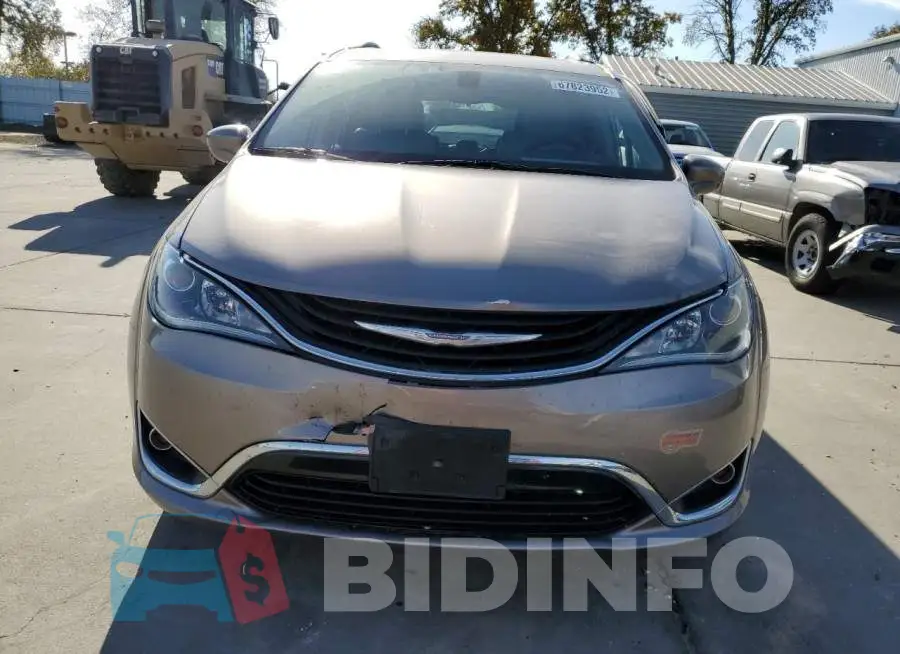 2C4RC1L79JR169633 Photo# 5