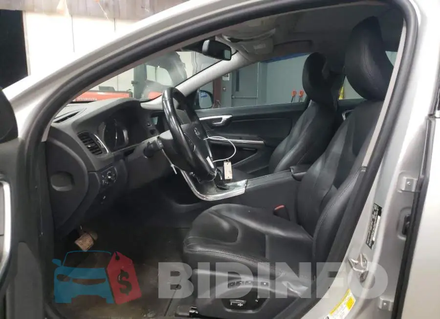 YV1612TB9F1303467 Photo# 7