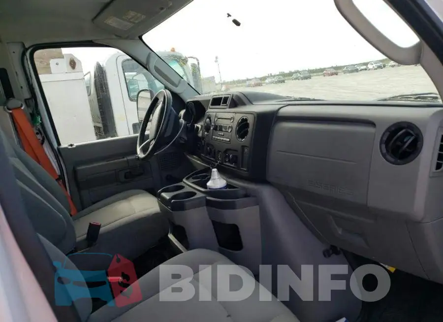 1FDWE3FS1KDC23404 Photo# 5