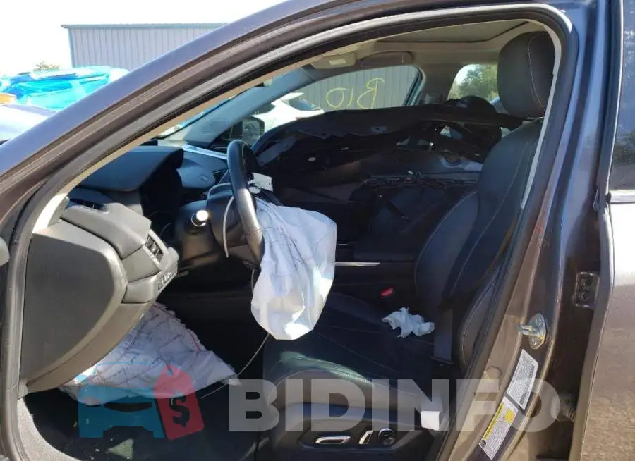19UUB6F43MA001881 Photo# 7