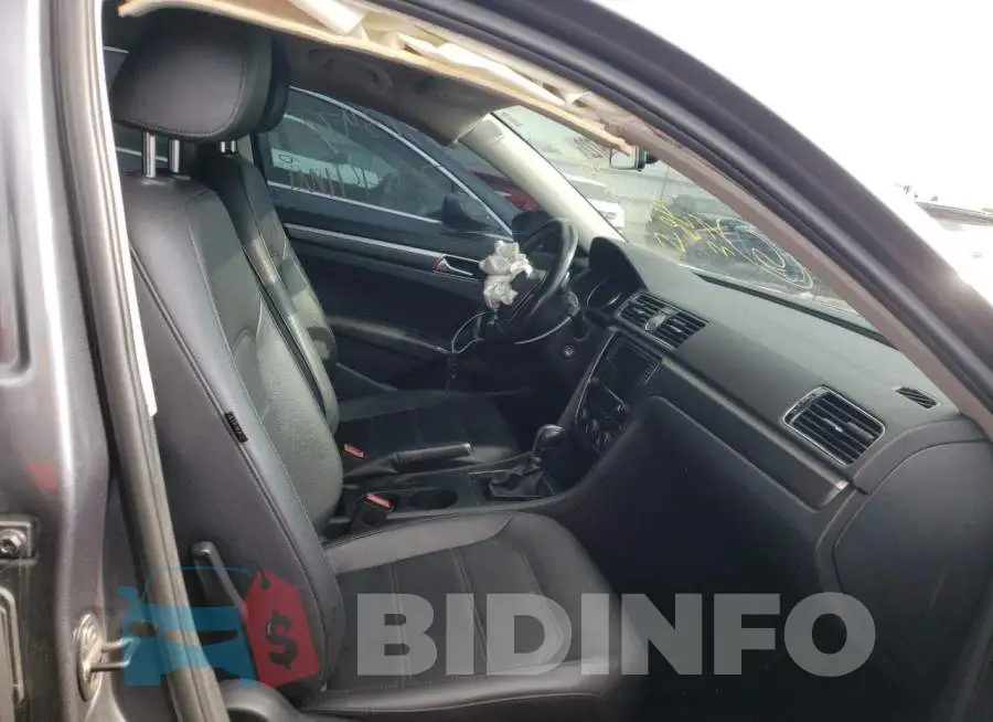 1VWDT7A35HC062513 Photo# 5