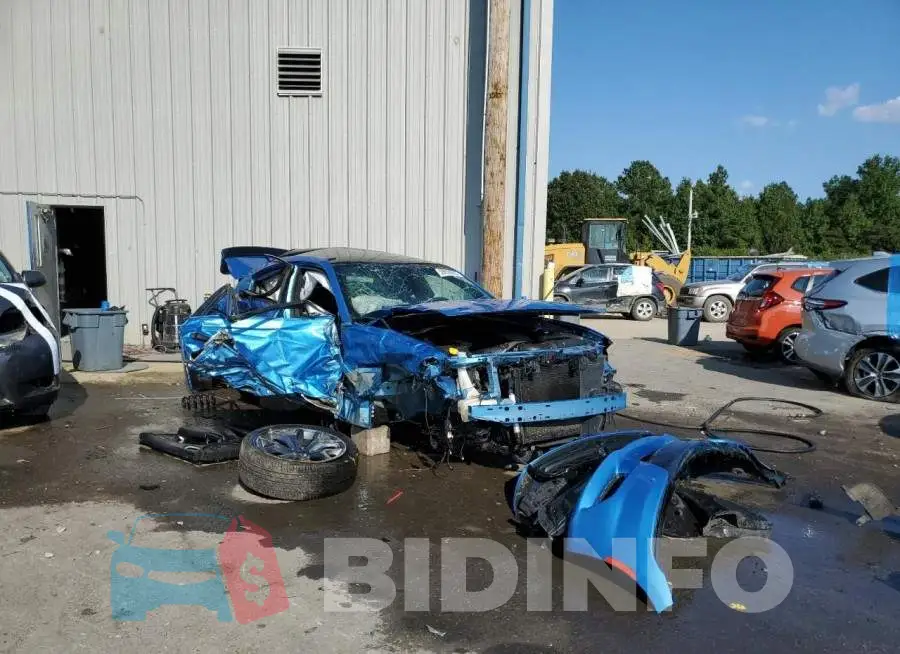 2C3CDXCT7FH879568 Photo# 1