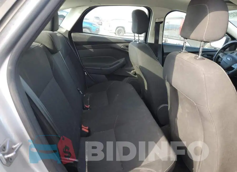 1FADP3E24GL373677 Photo# 6