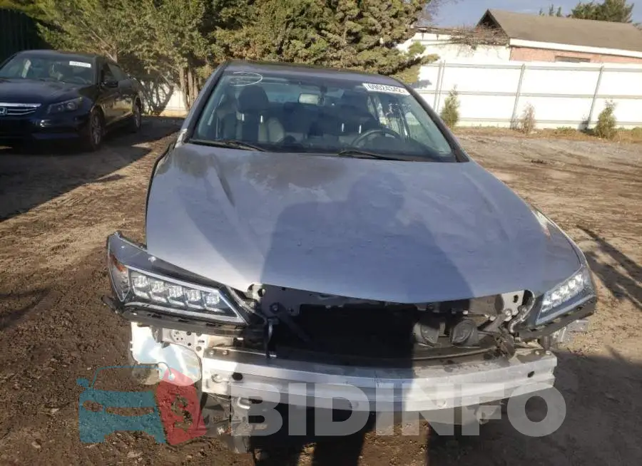 19UUB2F33HA007184 Photo# 5
