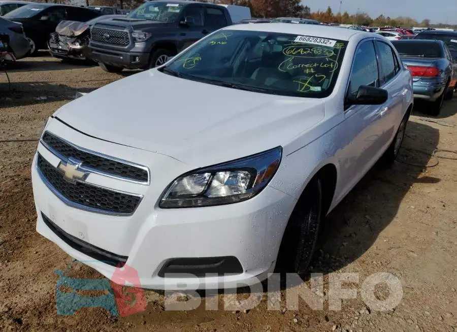 1G11B5SAXDF354766 Photo# 2