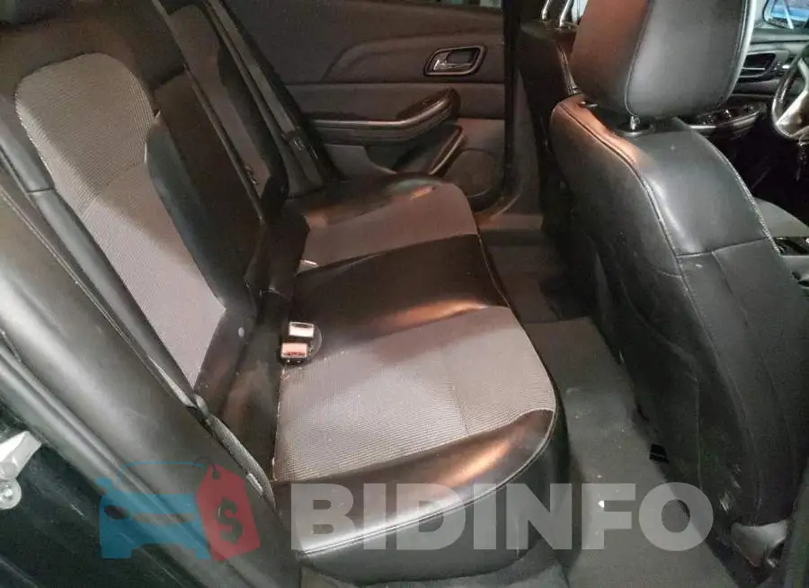 1G11E5SL4EF284272 Photo# 6