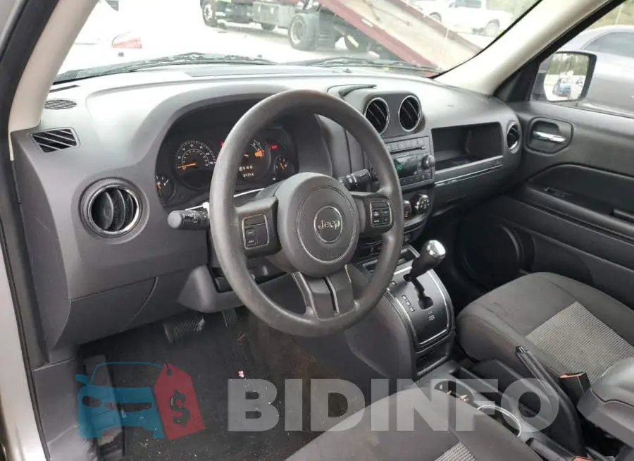 1C4NJRBBXGD786253 Photo# 8