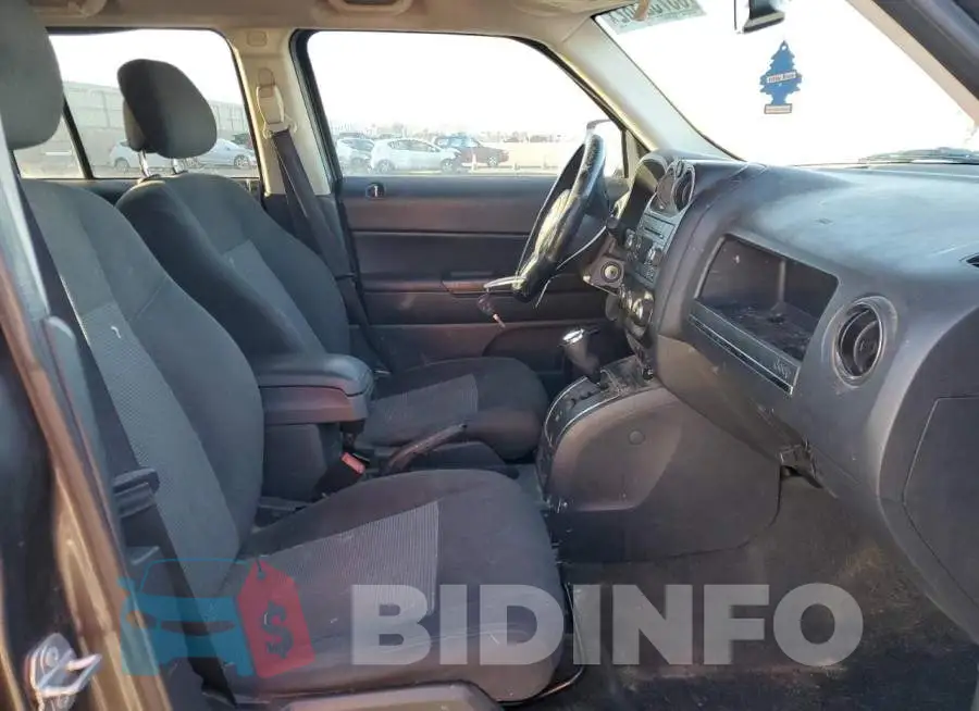 1C4NJPBA9GD676824 Photo# 5