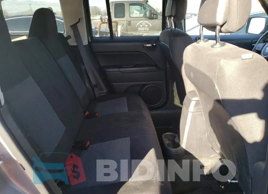 1C4NJRFB2HD151717 Photo# 11