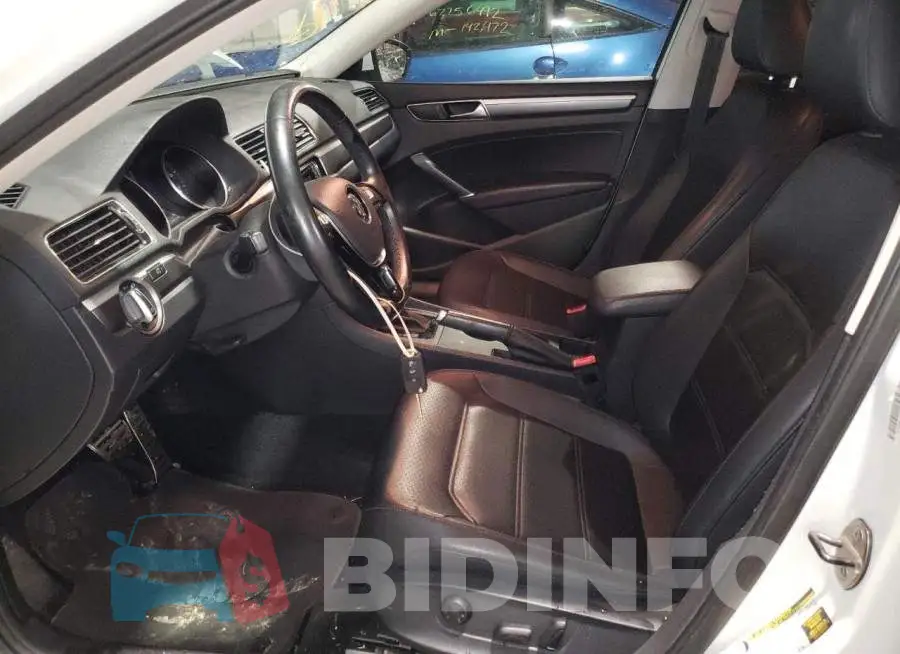 1VWDT7A33HC001421 Photo# 7