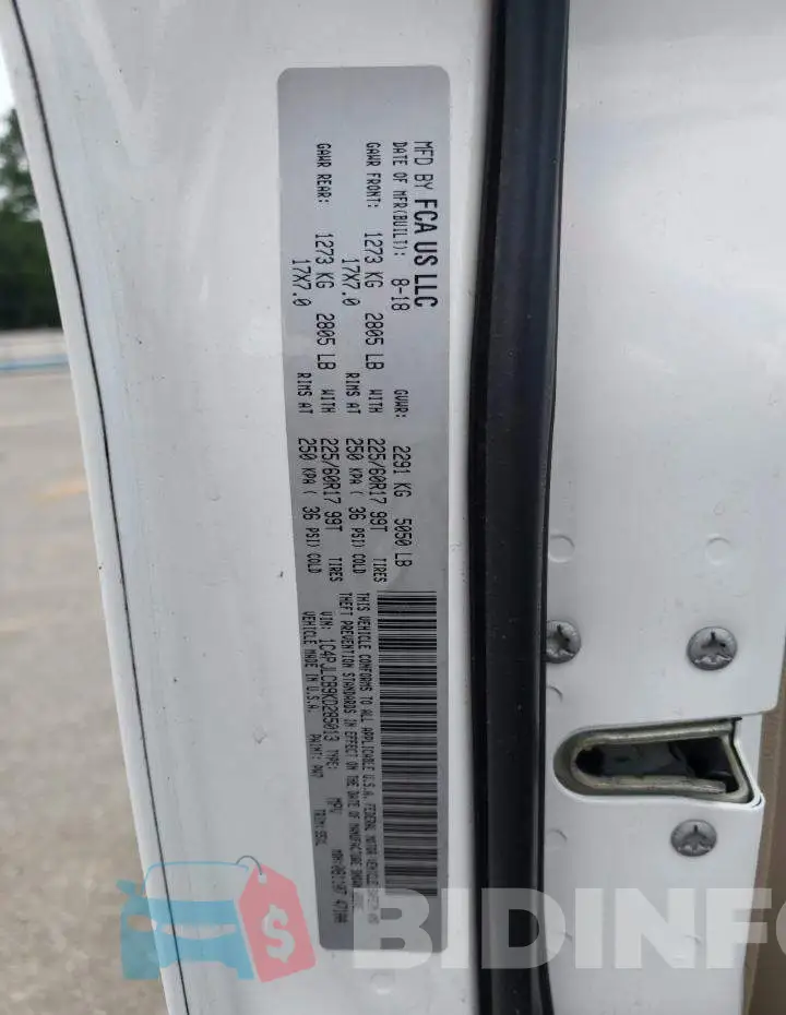 1C4PJLCB9KD285013 Photo# 10