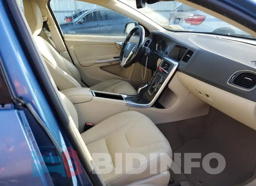 YV126MFB6F1305183 Photo# 5
