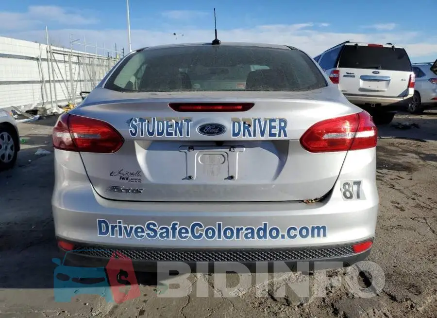 1FADP3E28JL278112 Photo# 6