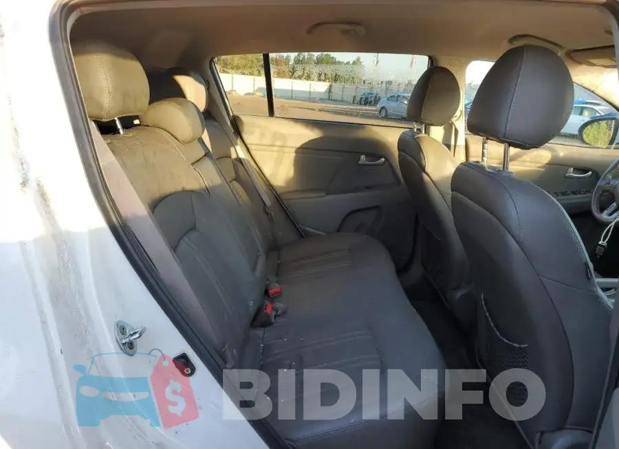 KNDPC3AC8G7875201 Photo# 6