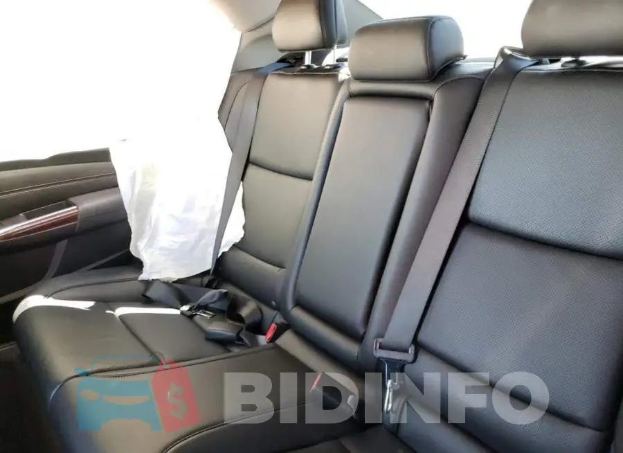 19UUB1F50HA004108 Photo# 6