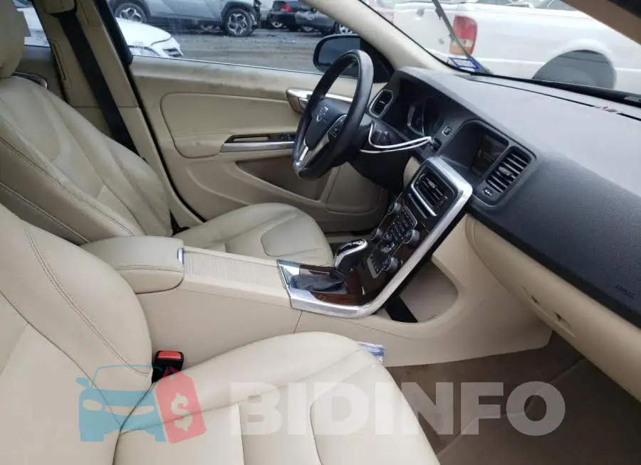 YV140MFC9F1308808 Photo# 5