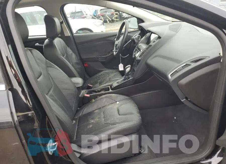 1FADP3N27GL386018 Photo# 5