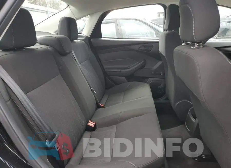 1FADP3E2XJL215724 Photo# 10