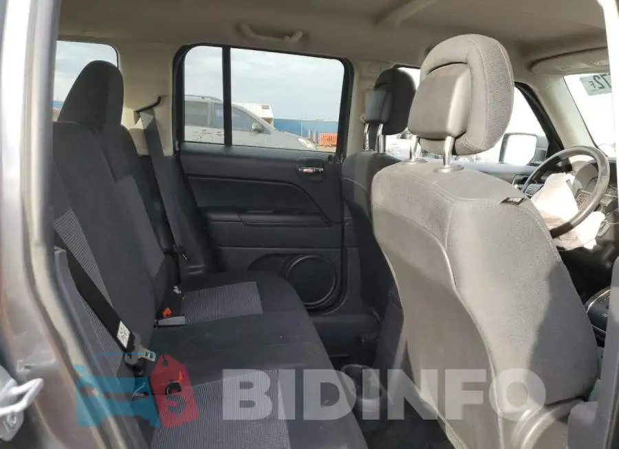 1C4NJRFB1ED588846 Photo# 11