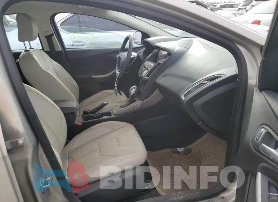 1FADP3J20GL328113 Photo# 5
