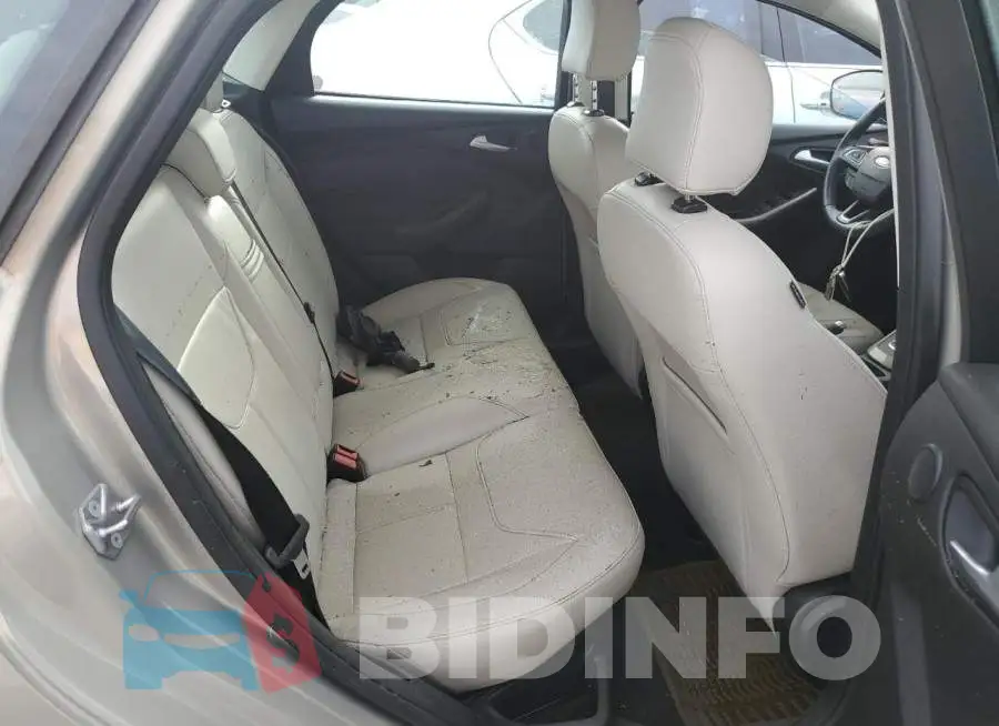 1FADP3J20GL328113 Photo# 6