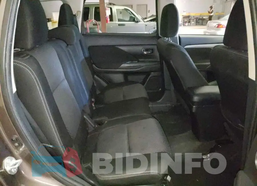 JA4AD3A30JZ068664 Photo# 11