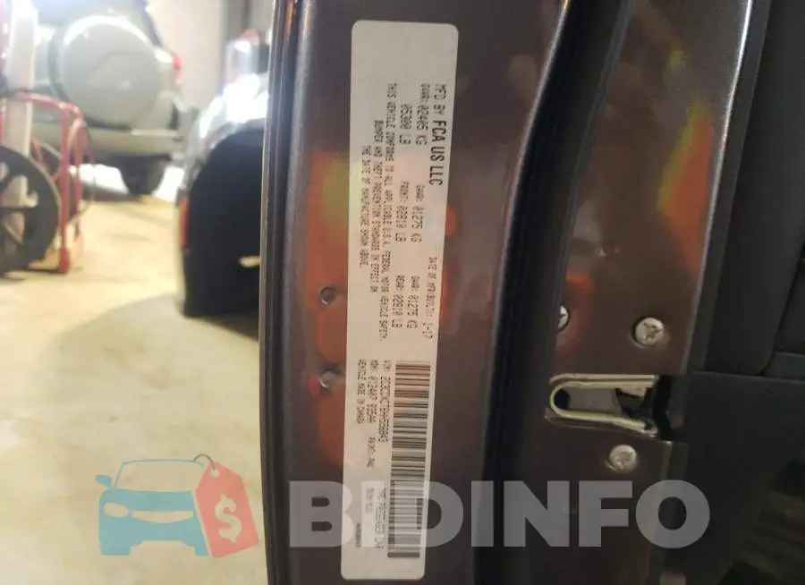 2C3CDXCT6HH556843 Photo# 13