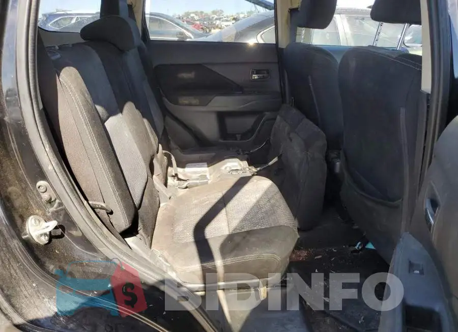 JA4AD3A36JZ005472 Photo# 6