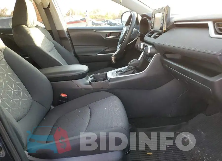 2T3P1RFV6MW182825 Photo# 5